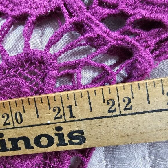 EUC LIKE NEW LE MODA APPLIQUE LACE BOATNECK CROCHET TOP SIZE LARGE - Picture 11 of 12